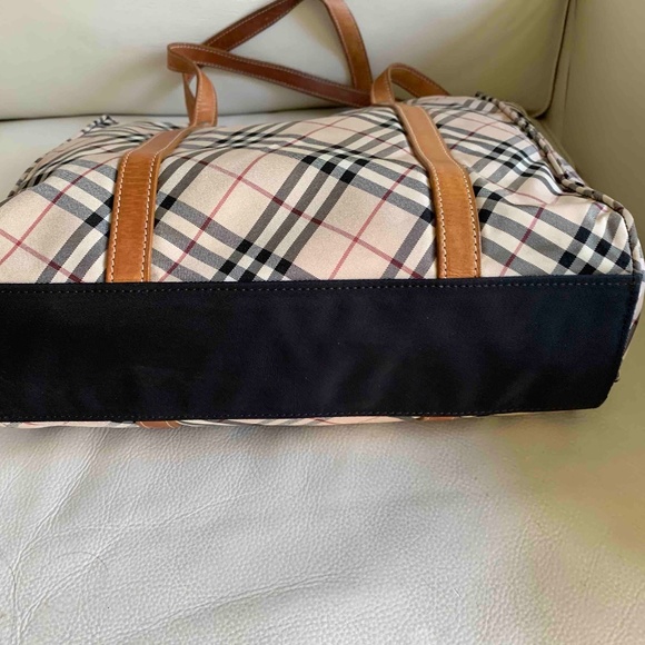 Authentic Burberry Designer Bag - Picture 7 of 9